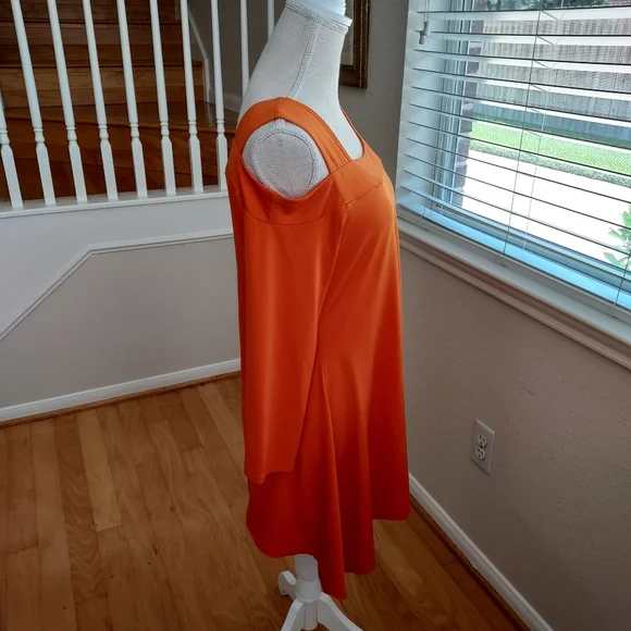 MIDNIGHT VELVET ORANGE COLD SHOULDER ASYMMETRIC SIDES LONG SLEEVE TOP - Picture 2 of 3